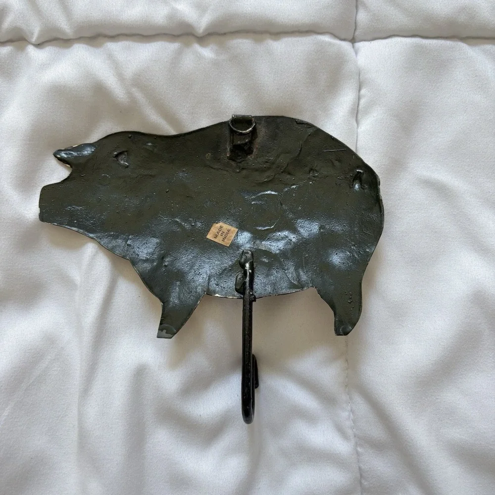 Vintage Primitive Painted Metal Pig Hook 6x6 Farmhouse Americana Cottagecore 80s